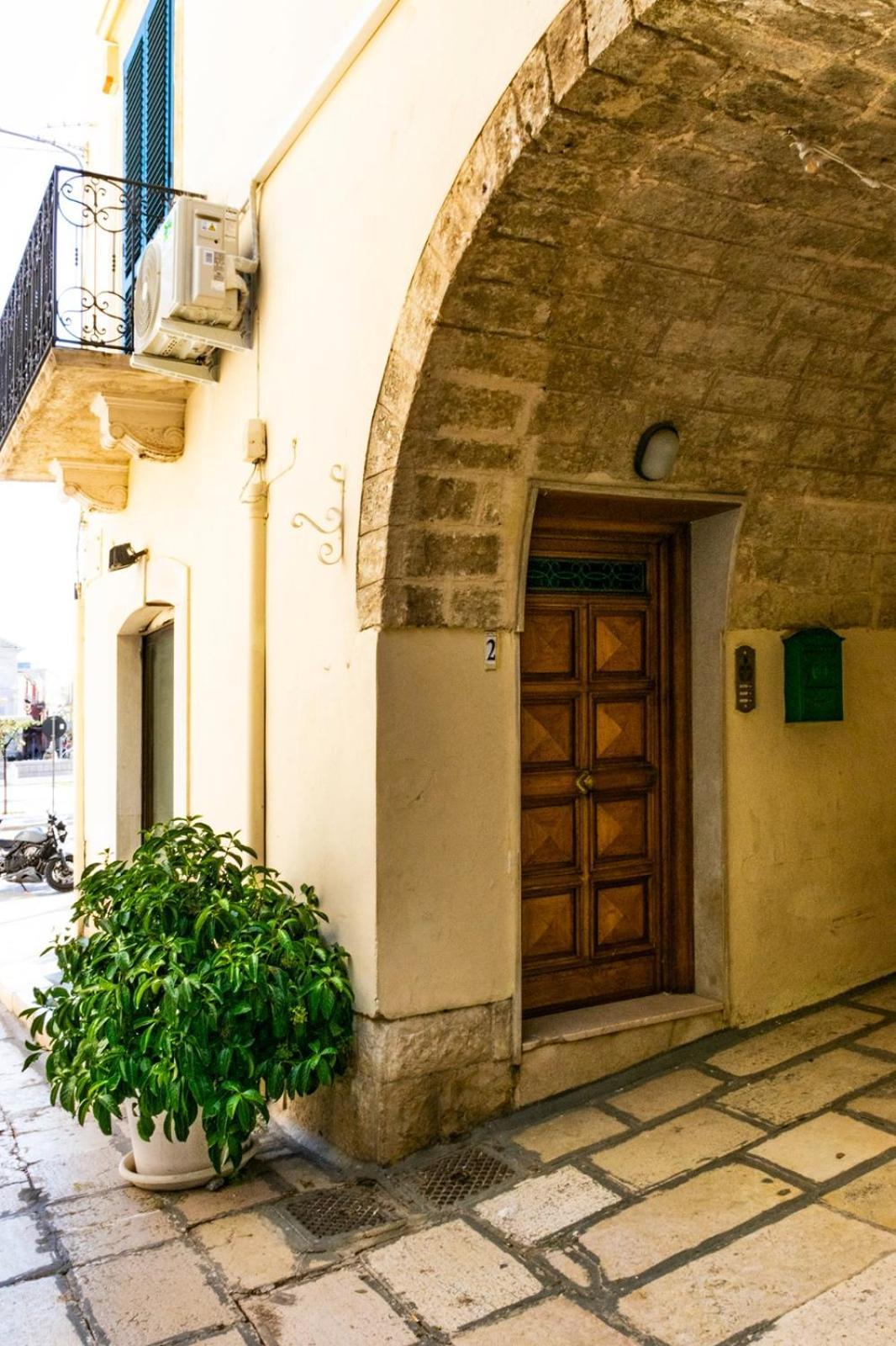 Palazzo Vaaz Mola di Bari Exterior foto